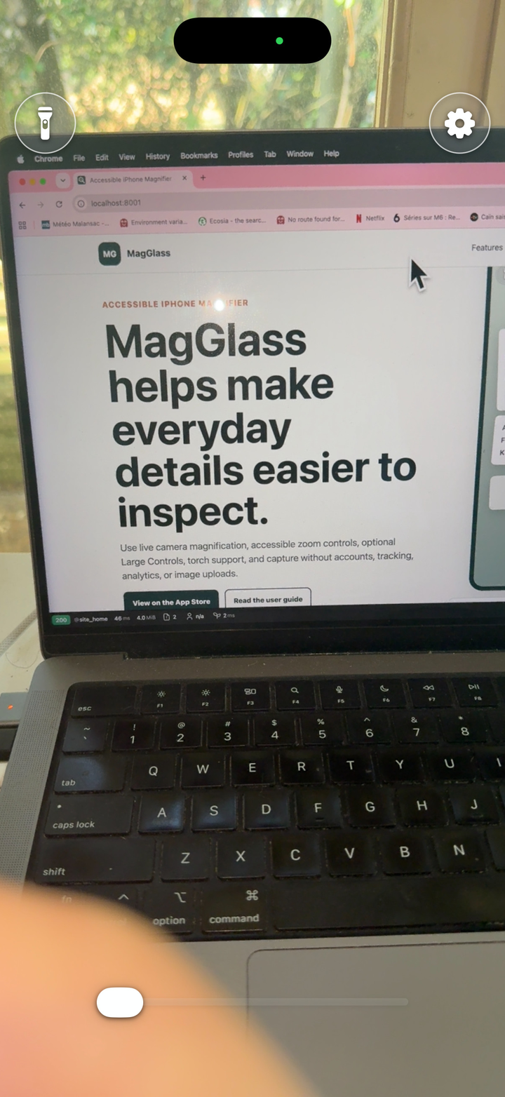 MagGlass showing a live magnified camera view with accessible zoom controls.